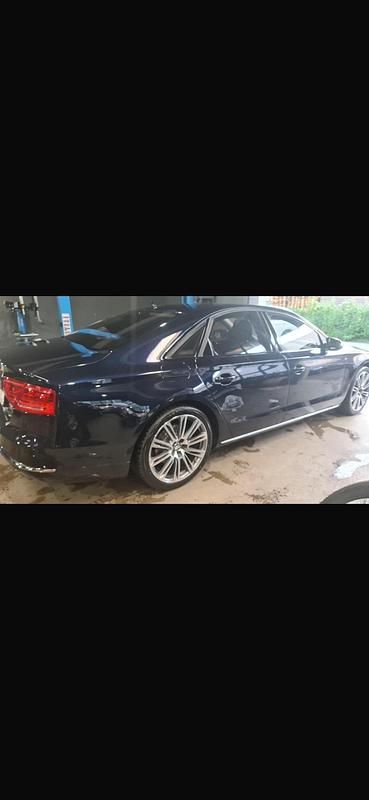 Gebraucht Audi A8 371 PS (272 kW) 2011 Blau Limousine