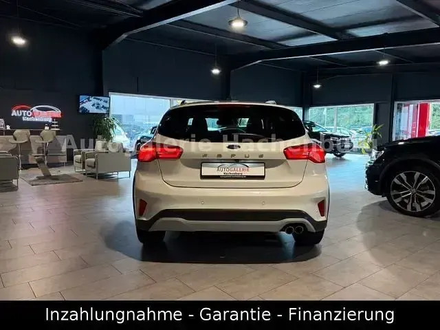Gebraucht Ford Focus Active X 150 PS (110 kW) 2020 Weiß Limousine