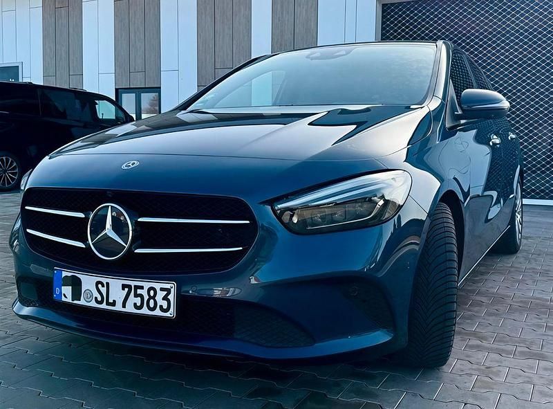 Gebraucht Mercedes B250 224 PS (164 kW) 2020 Blau Van / Kleinbus