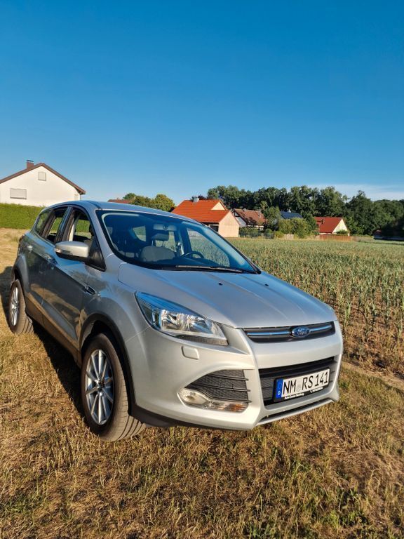 Silber Gebraucht 2016 Ford Kuga SYNC Edition SUV | 9.500 € (Superpreis) - Bild 1/4