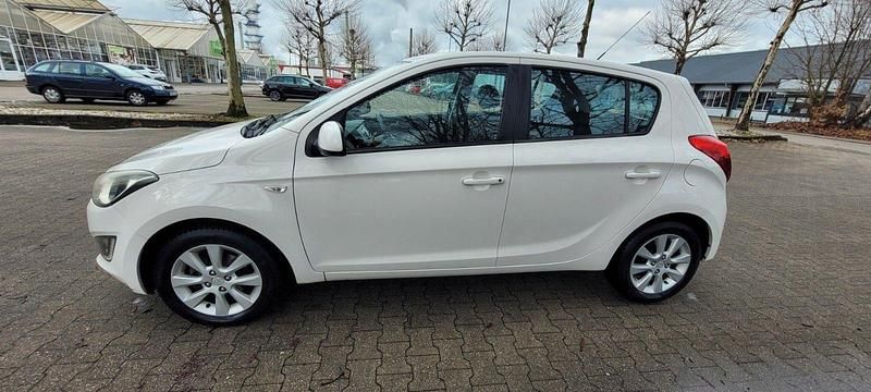 Gebraucht Hyundai i20 Trend 86 PS (63 kW) 2013 Weiß Kleinwagen