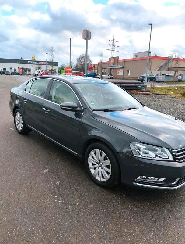 Gebraucht VW Passat 105 PS (77 kW) 2014 Grau Limousine