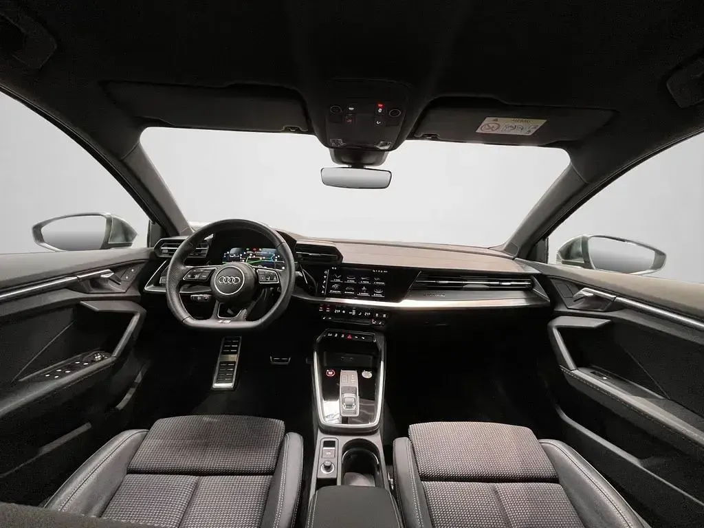 Gebraucht Audi S3 Basis 310 PS (228 kW) 2024 Mythosschwarz metallic (metallic) Limousine