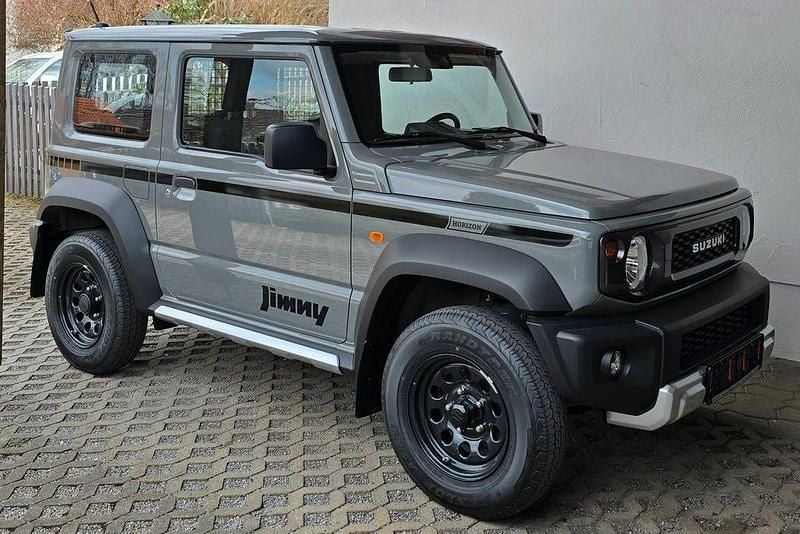 Grau Neu 2024 Suzuki Jimny Comfort SUV | 35.590 € (Fairer Preis) - Bild 1/4