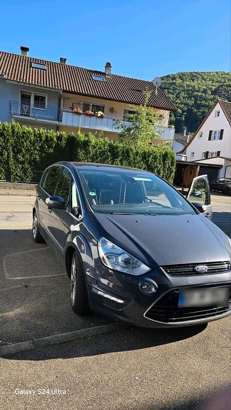 Grau Gebraucht 2013 Ford S-MAX Van / Kleinbus | 5.799 € - Bild 1/4