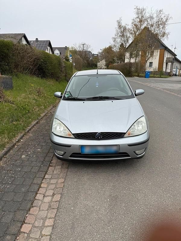 Gebraucht Ford Focus 75 PS (55 kW) 2004 Silber Limousine