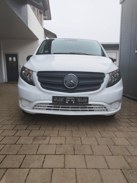 Weiß Gebraucht 2021 Mercedes Vito Van / Kleinbus | 13.400 € (Superpreis) - Bild 1/4