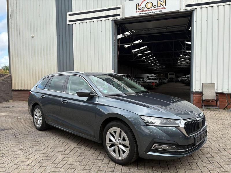 Grau Gebraucht 2021 Skoda Octavia Ambition Kombi | 11.900 € (Etwas zu teuer) - Bild 1/4