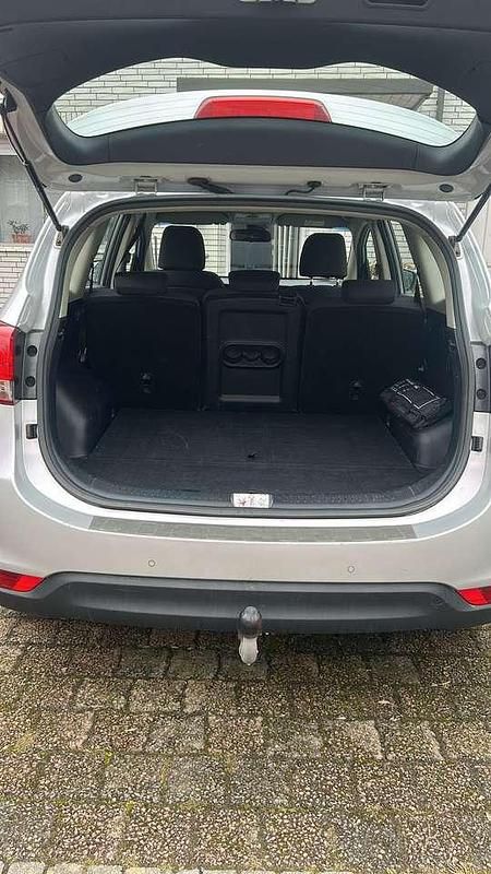 Gebraucht Kia Carens Spirit 136 PS (100 kW) 2014 Silber Van / Kleinbus