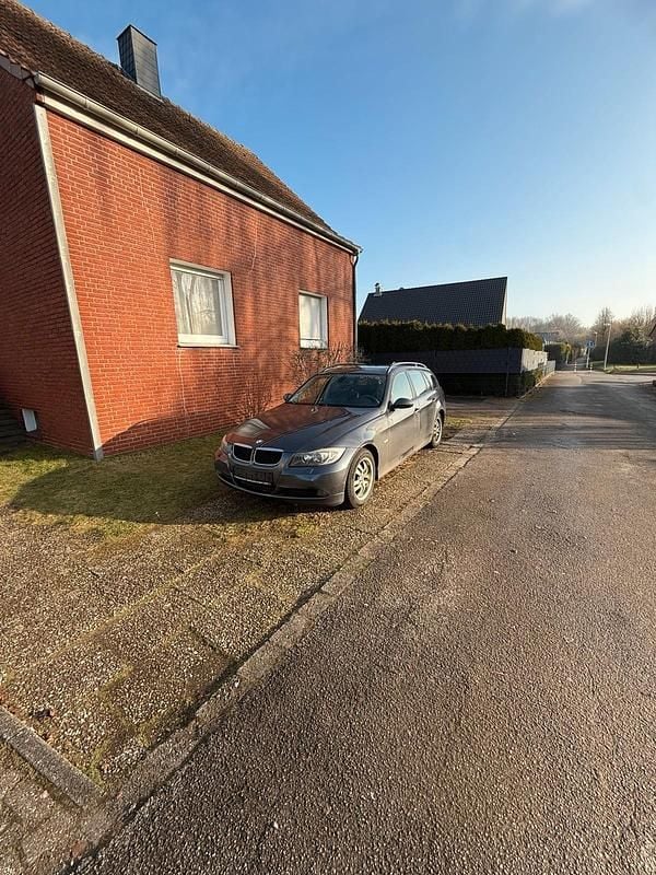 Grau Gebraucht 2006 BMW 320 Kombi | 2.200 € (Guter Preis) - Bild 1/4