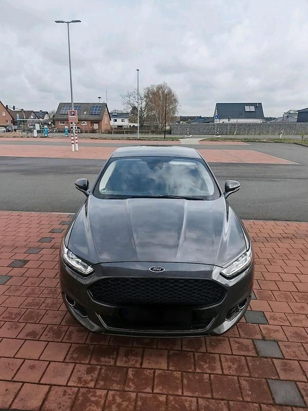 Gebraucht Ford Mondeo Titanium 150 PS (110 kW) 2015 Grau Limousine