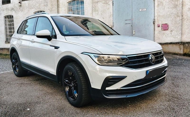 Gebraucht VW Tiguan Active 150 PS (110 kW) 2022 Schwarz SUV