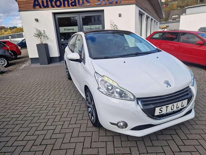 Weiss Gebraucht 2013 Peugeot 208 Allure Kleinwagen | 6.500 € (Fairer Preis) - Bild 1/4