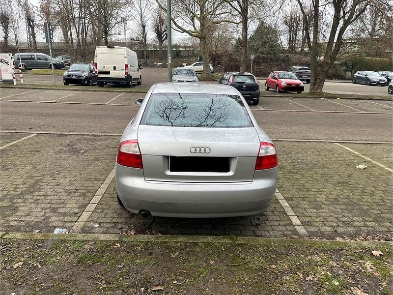 Gebraucht Audi A4 102 PS (75 kW) 2004 Silber Limousine