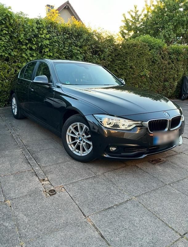 Gebraucht BMW 320 Advantage 190 PS (139 kW) 2017 Braun Limousine