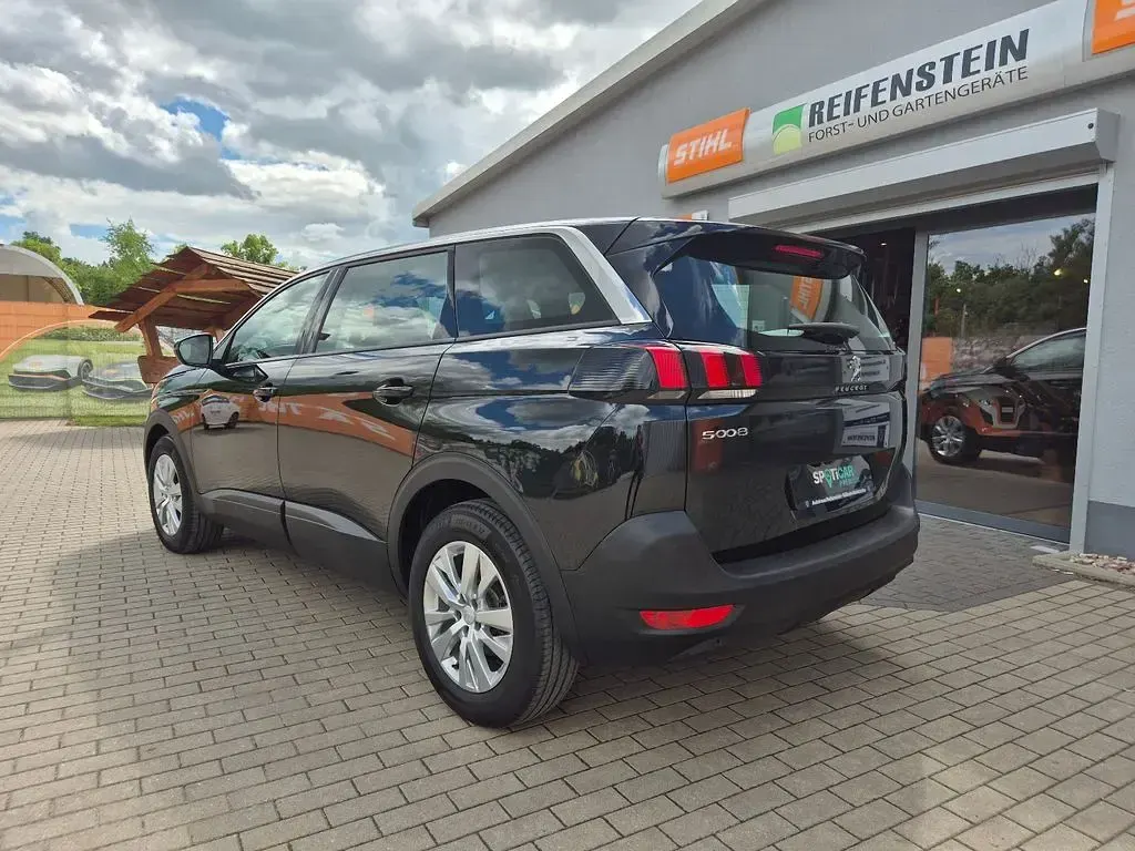 Gebraucht Peugeot 5008 Active 131 PS (96 kW) 2023 Perla nera (metallic) SUV