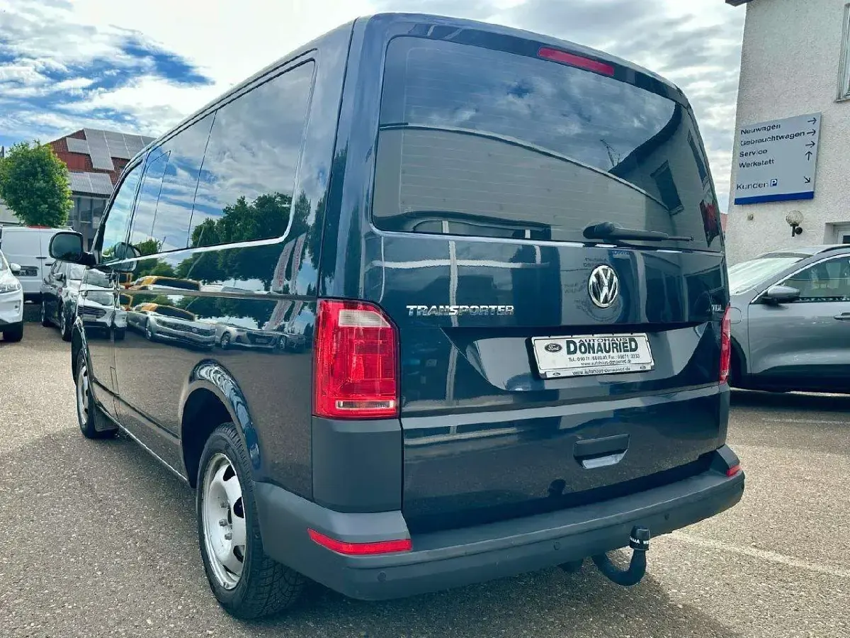 Gebraucht VW T6 150 PS (110 kW) 2017 Starlight blue metallic Van