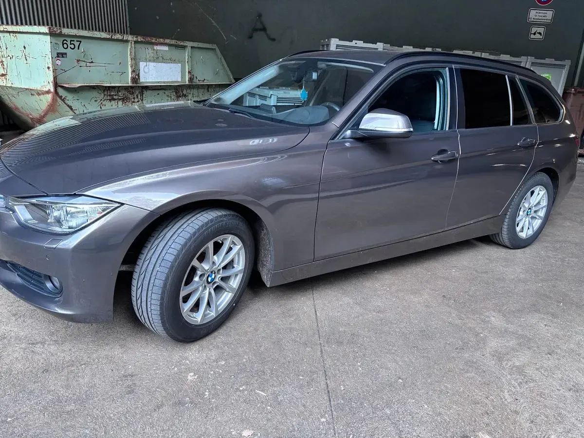 Gebraucht BMW 318 143 PS (105 kW) 2012 Braun Kombi