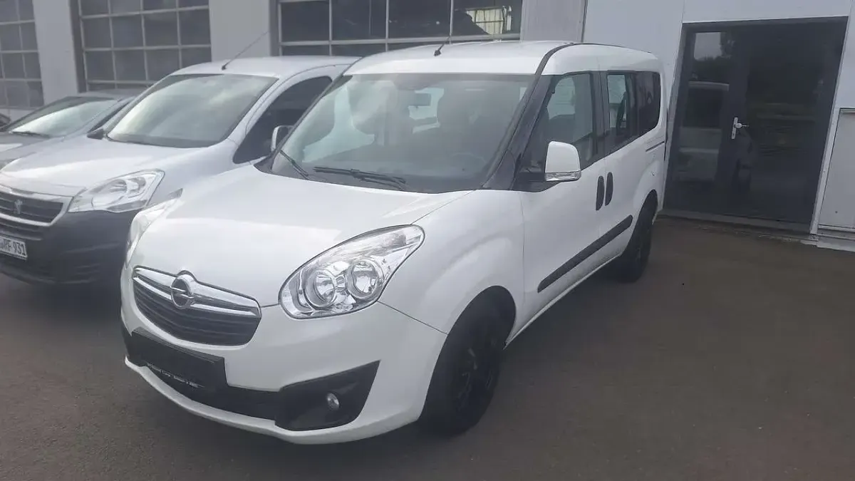 Gebraucht Opel Combo Edition 105 PS (77 kW) 2013 Polarweiss Van / Kleinbus