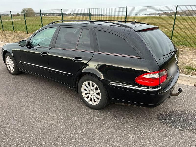 Gebraucht Mercedes E200 136 PS (100 kW) 2009 Schwarz Kombi