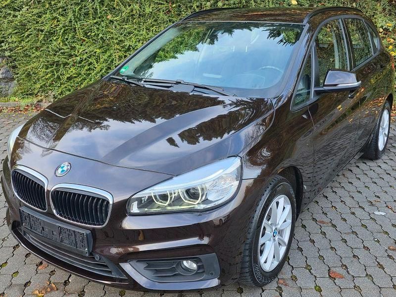 Braun Gebraucht 2015 BMW 218 Basis Limousine | 8.999 € (Guter Preis) - Bild 1/4