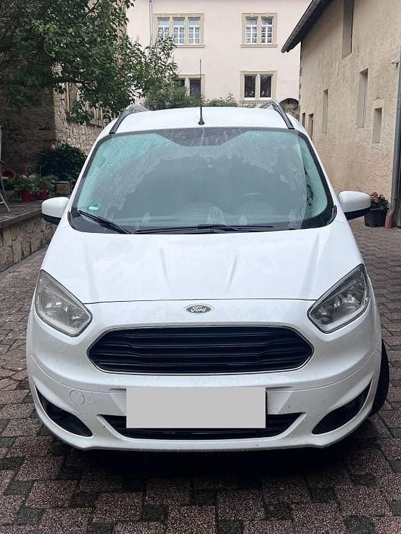 Weiß Gebraucht 2017 Ford Tourneo Courier Trend Van / Kleinbus | 9.500 € (Fairer Preis) - Bild 1/4