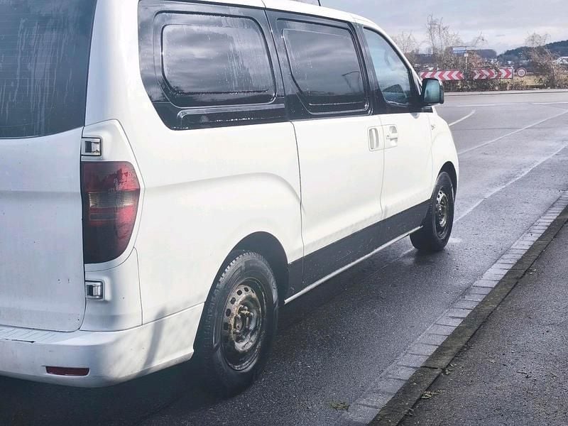 Gebraucht Hyundai H-1 170 PS (125 kW) 2011 Weiß Van / Kleinbus