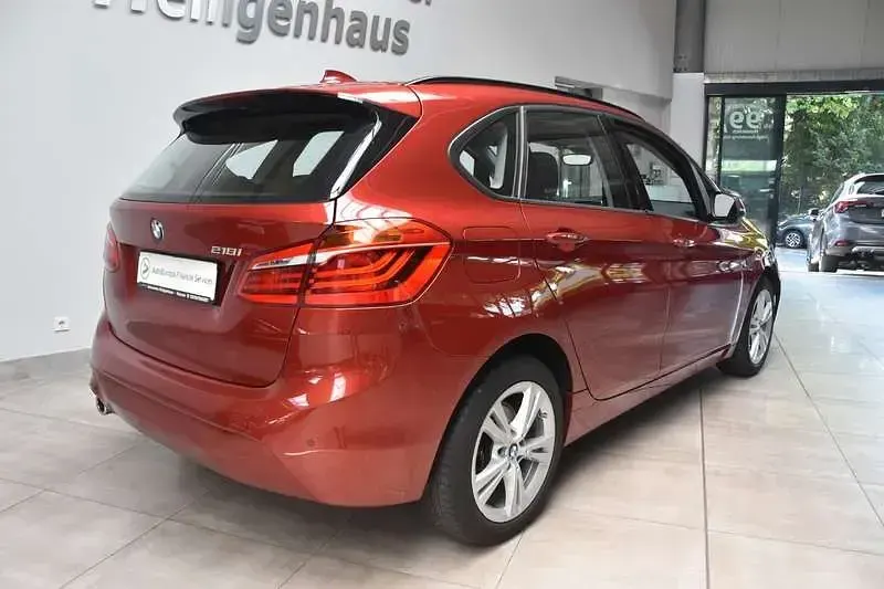 Używany BMW 218 Advantage 140 KM (102 kW) 2019 Czerwony Minivan