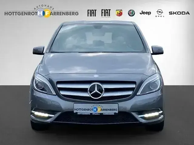 Gebraucht Mercedes B180 122 PS (89 kW) 2012 Grau Kleinwagen