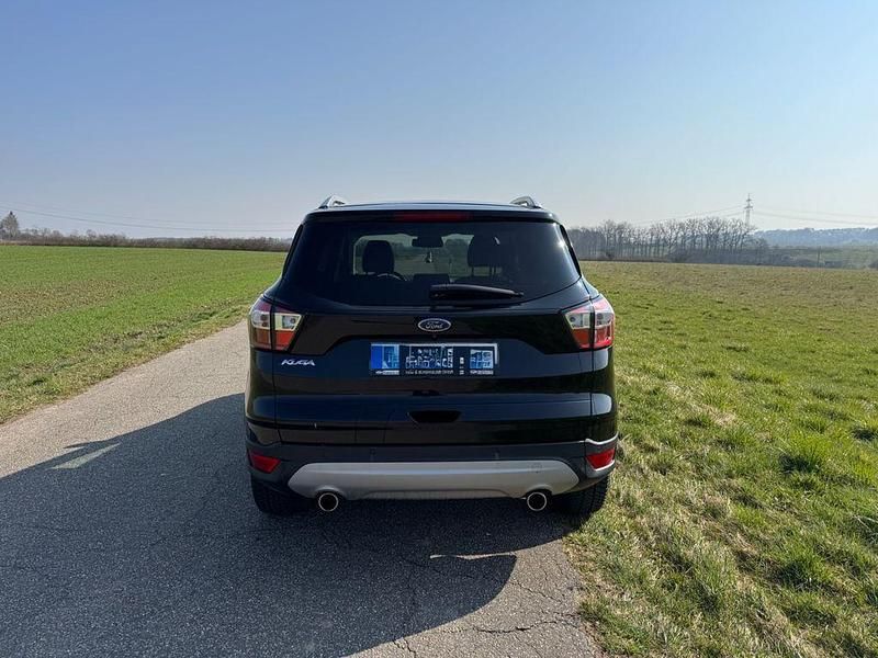 Gebraucht Ford Kuga Titanium 179 PS (131 kW) 2018 Schwarz SUV