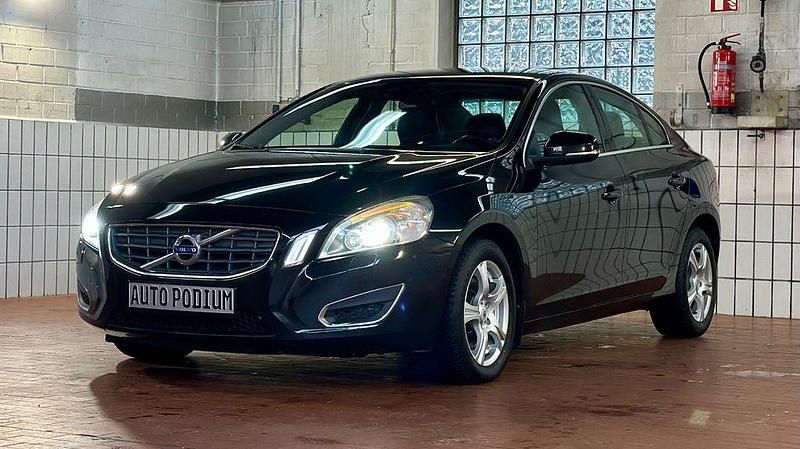 Gebraucht Volvo S60 Summum 163 PS (119 kW) 2013 Ember black / metallic Limousine