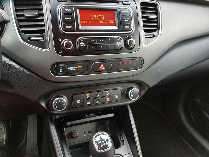 Gebraucht Kia Carens Spirit 136 PS (100 kW) 2014 Silber Van / Kleinbus