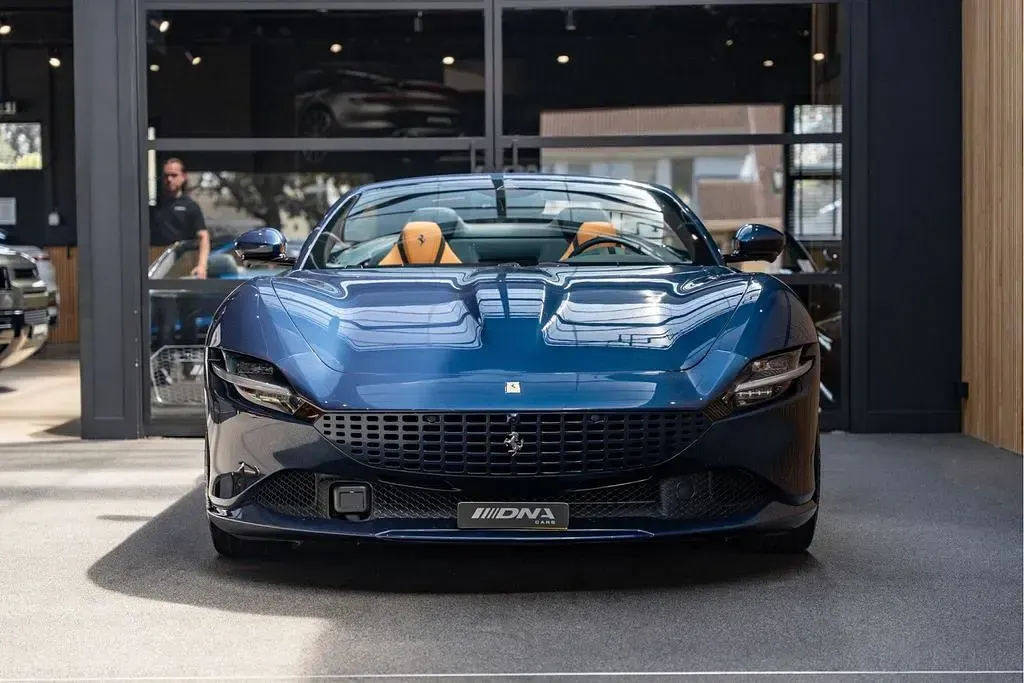Gebraucht Ferrari Roma 620 PS (456 kW) 2024 Blau Cabrio