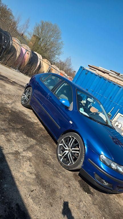 Używany Seat Leon Stella 101 KM (74 kW) 2000 Niebieski Hatchback