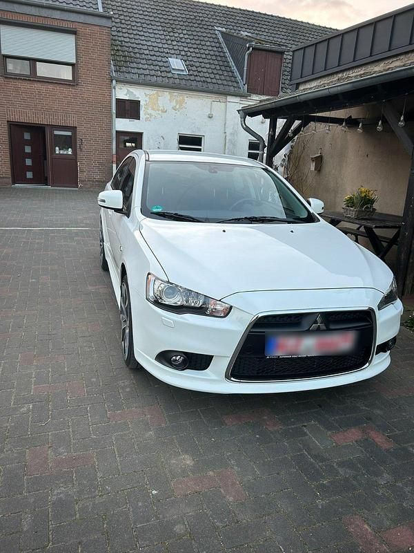 Weiß Gebraucht 2015 Mitsubishi Lancer Top Limousine | 9.750 € (Teuer) - Bild 1/4