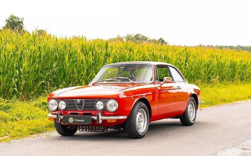 Rot Gebraucht 1975 Alfa Romeo 2000 Coupé | 39.900 € - Bild 1/4