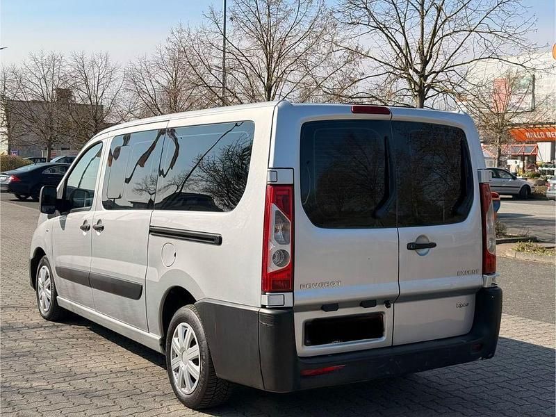 Gebraucht Peugeot TePee 90 PS (66 kW) 2011 Silber Van / Kleinbus