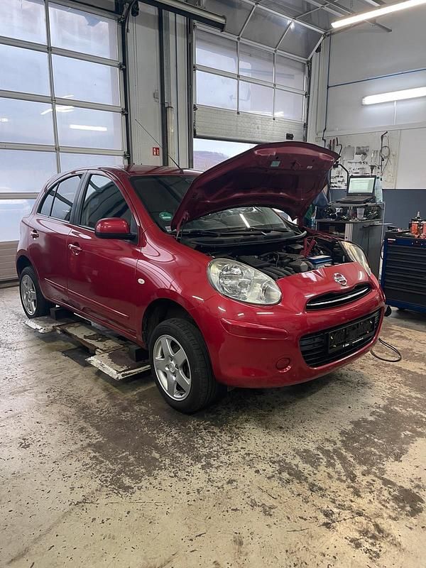 Gebraucht Nissan Micra 80 PS (58 kW) 2013 Rot Kleinwagen