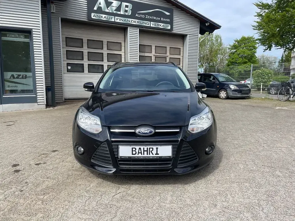 Gebraucht Ford Focus Trend 125 PS (91 kW) 2014 Schwarz Limousine