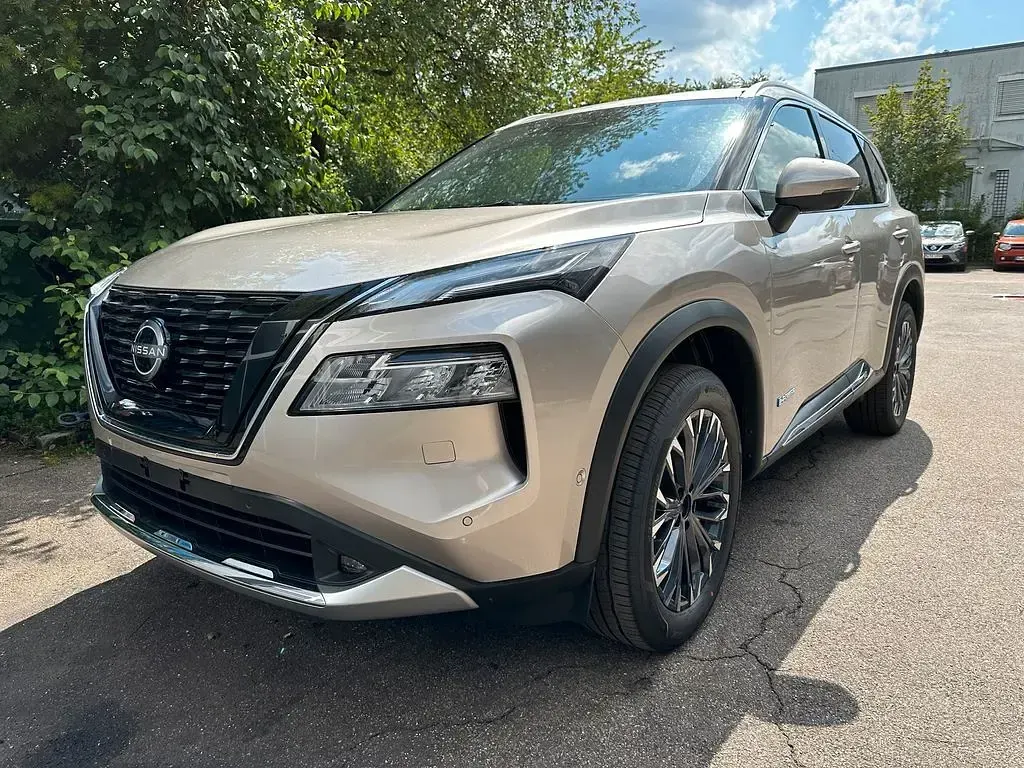 Neu Nissan X-Trail Tekna 213 PS (156 kW) 2025 Silber SUV