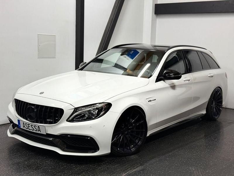 Weiß Gebraucht 2016 Mercedes C63 AMG AMG Limousine | 37.999 € (Fairer Preis) - Bild 1/4