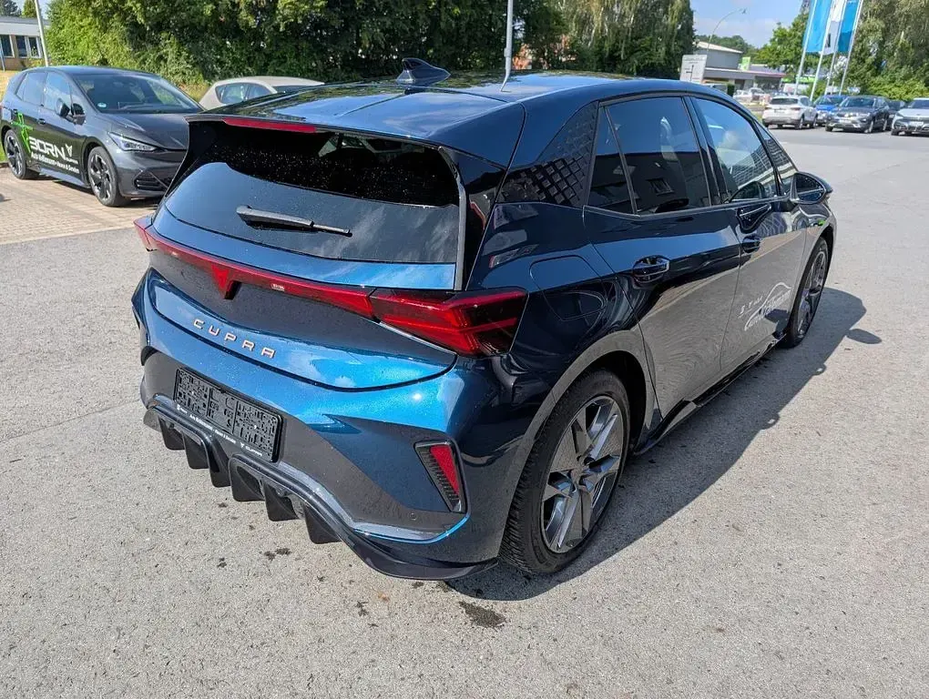 Neu Cupra Born 139 kW (190 PS) 2026 Blau Kleinwagen