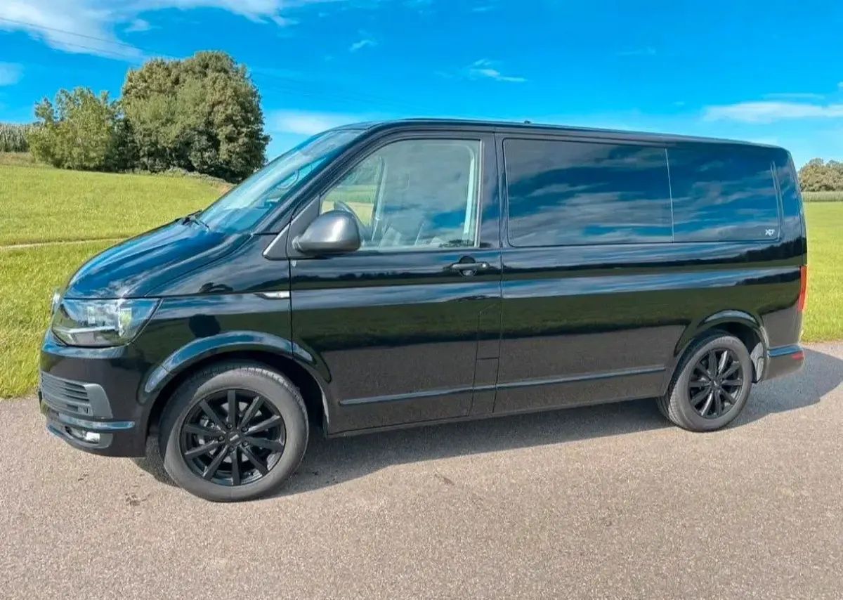 Gebraucht VW Multivan 150 PS (110 kW) 2018 Schwarz Van / Kleinbus