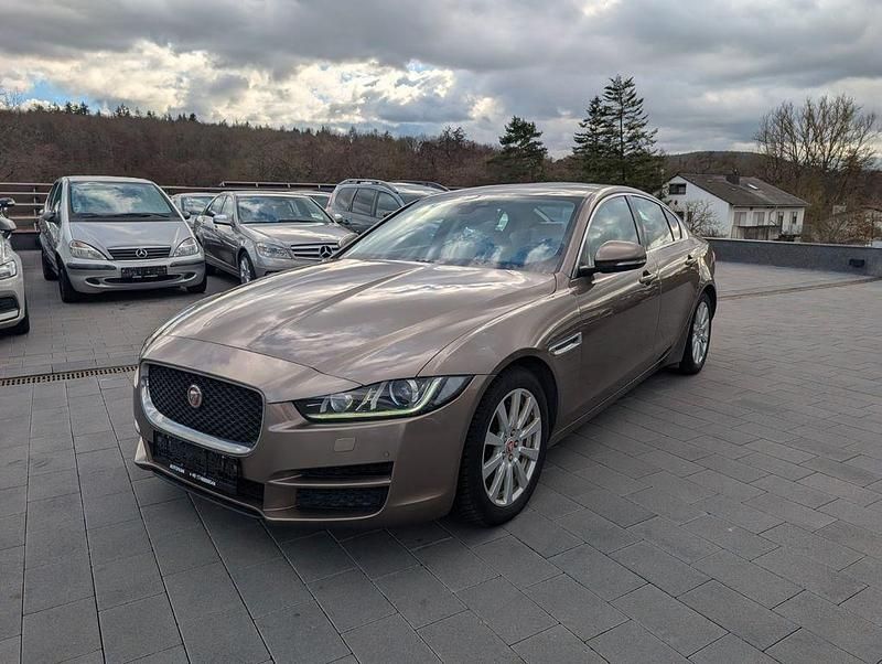Gebraucht Jaguar XE Prestige 179 PS (131 kW) 2015 Grau Limousine