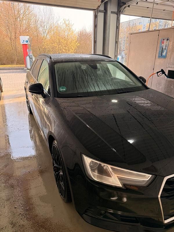Gebraucht Audi A4 Ambiente 190 PS (139 kW) 2018 Schwarz Kombi