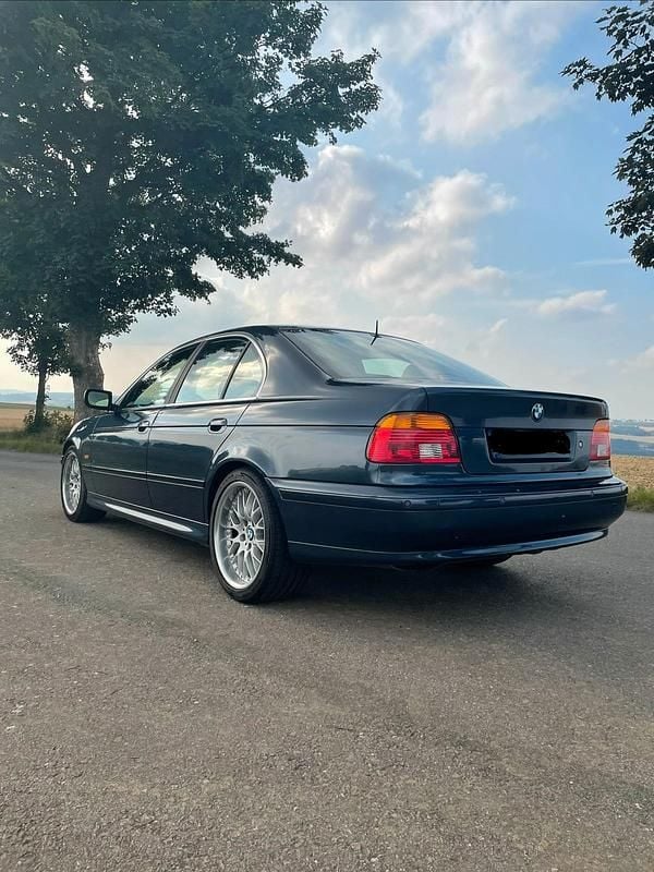 Second-hand BMW 525 192 CP (141 kW) 2002 Albastru Berlinǎ