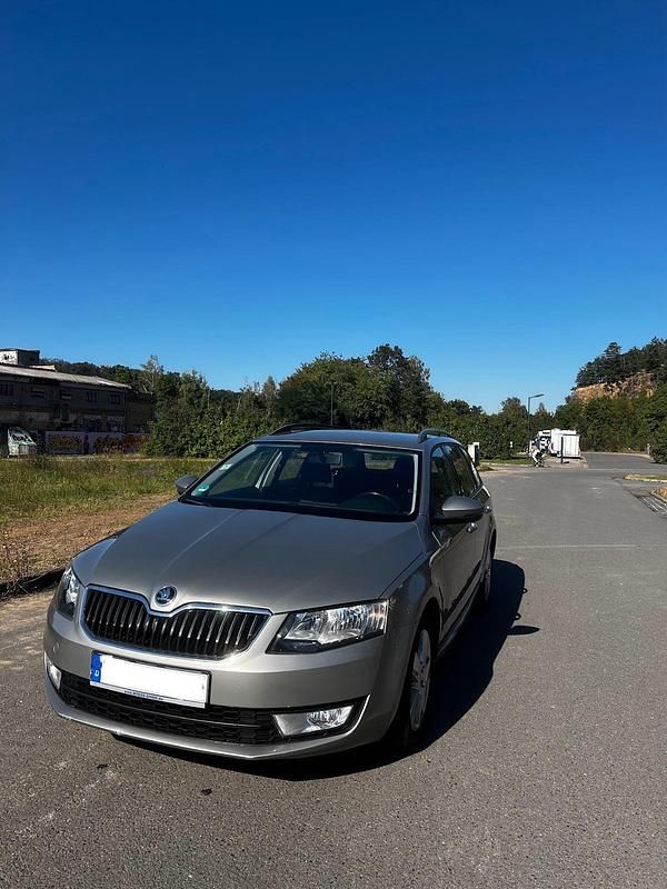 Gebraucht Skoda Octavia 81 PS (59 kW) 2015 Gelb Kombi