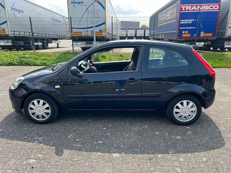 Gebraucht Ford Fiesta 60 PS (44 kW) 2006 Blau Kleinwagen