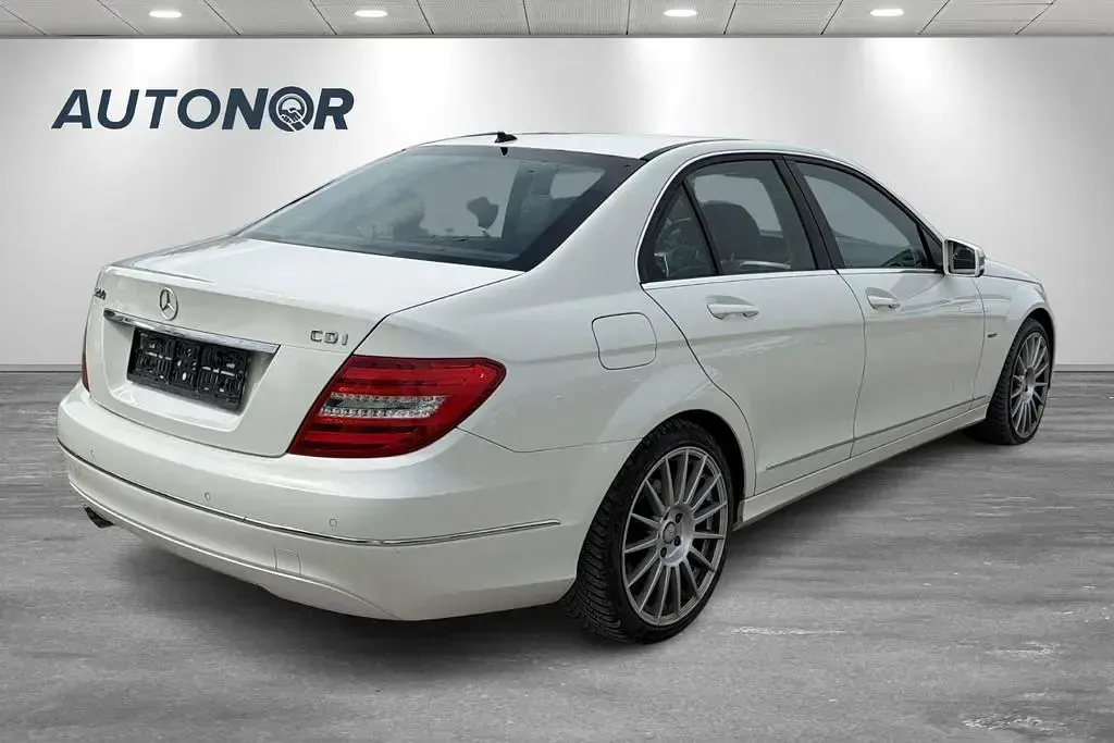 Gebraucht Mercedes C200 136 PS (100 kW) 2011 Weiß Limousine