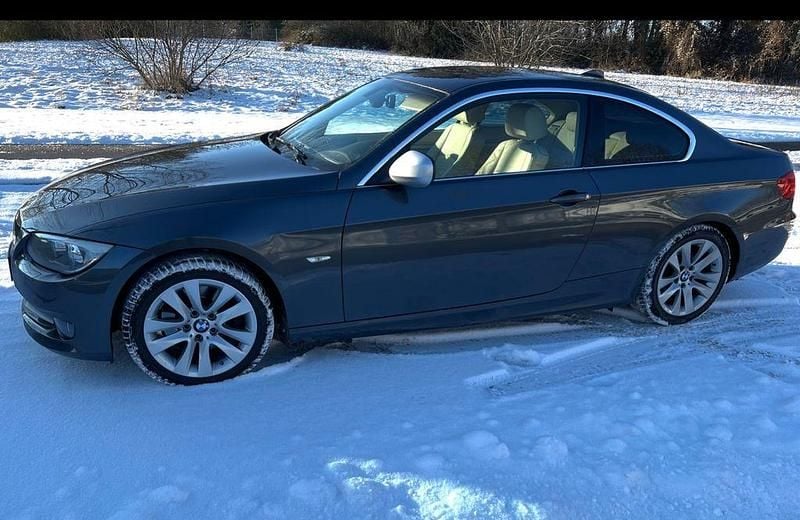Gebraucht BMW 325 Exclusive 218 PS (160 kW) 2011 Grau Coupé